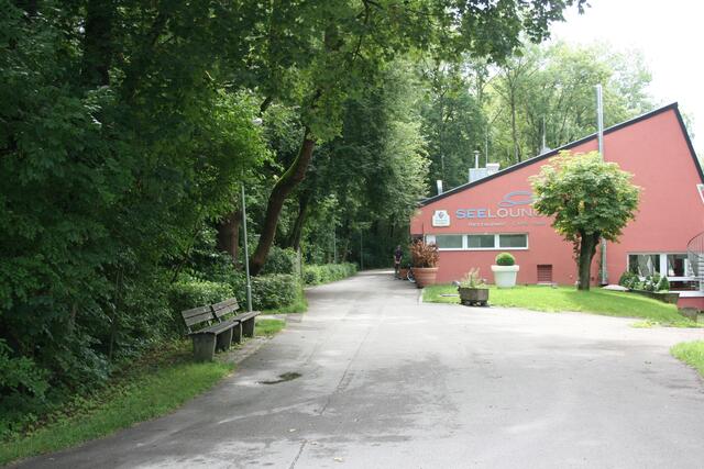 In der Seelounge direkt am See gibt es regionale und internationale Gerichte