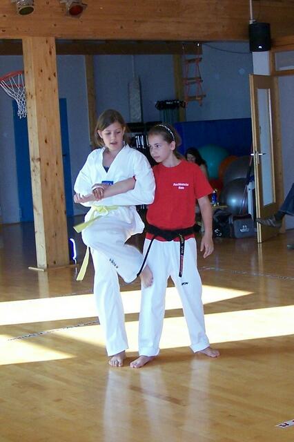 Die Mädchen bei Selbstverteidigung