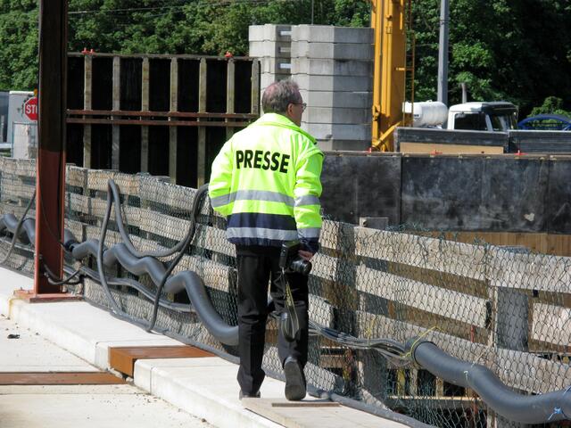 Auch die Presse ist vor Ort