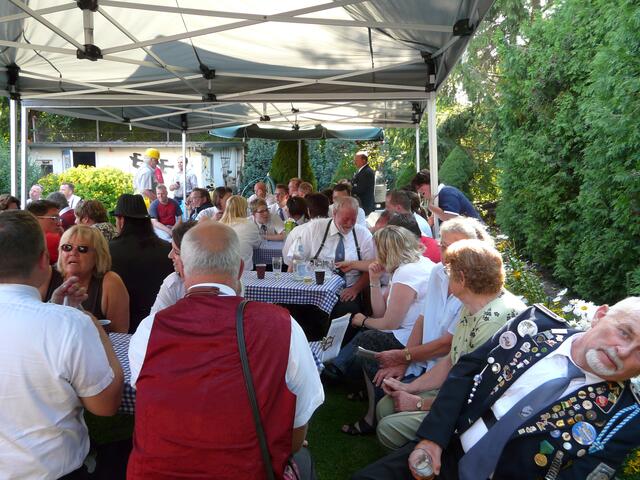 ...hinter den Kulissen