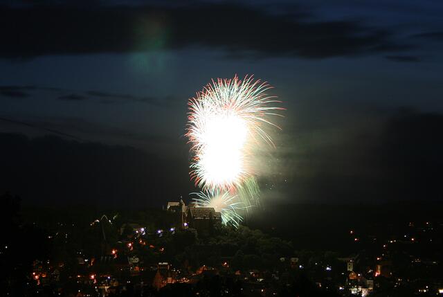 Feuerwerk, die Dunkelheit setzt gleich ein | Foto: (c) Klaus Dieter Hotzenplotz / SDS Marburg