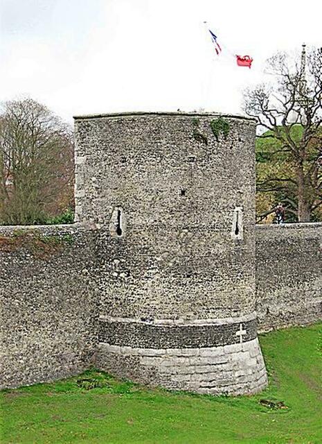 und fahren kurz darauf an der Stadtmauer entlang, die noch zum größten Teil erhalten ist. | Foto: jimbowen0306