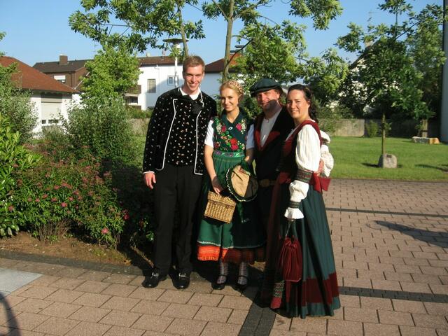 Auch zwei Hessentagspaare waren im Gottesdienst