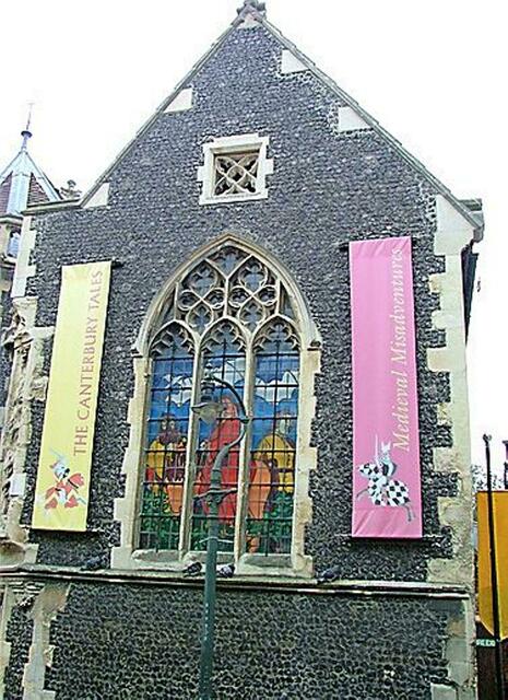 In der ehemaligen Pfarrkirche St. Margaret,. heute zur Visitor Attraction umfunktioniert, wird man in die Welt der Canterbury Tales, der berühmten Geschichten von Geoffrey Chaucer (um 1340-1400)