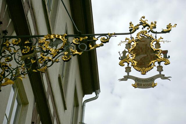 imposantes Schild