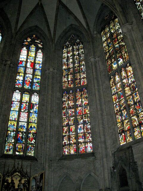 Teil der Chorfenster am Hauptaltar