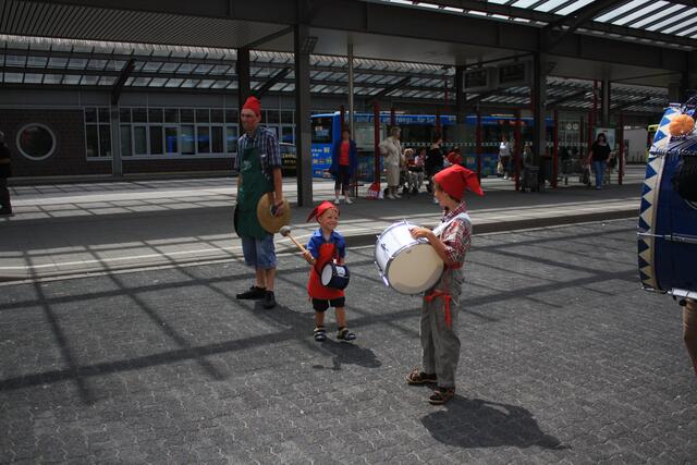 Früh übt sich wer einmal die Große Pauke tragen will