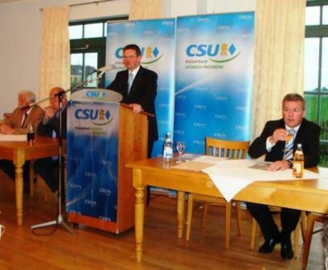 Kreisvorsitzender Peter Tomaschko begrüßt Ferber