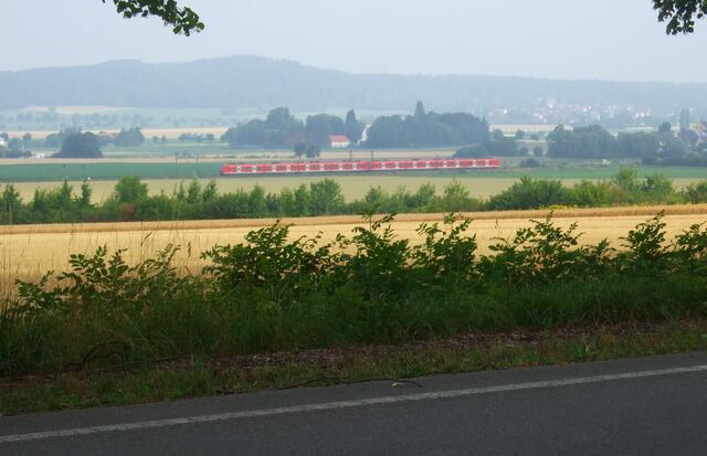Blick vom Bettenser Garten mit S-Bahn