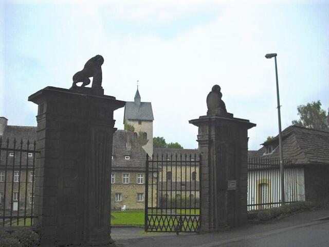 Eingang zum Schloß