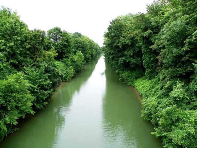 Stichkanal nach der Hafenanlage (östlich der Straßenbrücke)