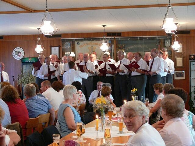 Kommers im Gasthaus Höbbel.