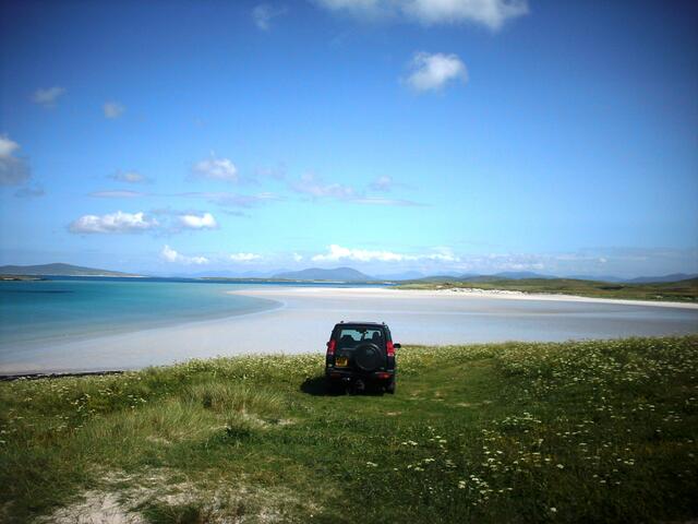 Clachan Sands - Im Hintergrund Harris