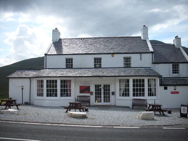 Cluanie Inn am Loch Cluanie an der A87