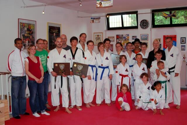 Gruppenfoto mit dem harten Kern, der um drei Uhr noch da war ;-)