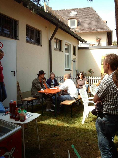 ... und immer neue Schüler kamen zur Grillparty