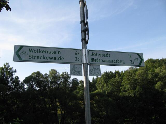 Wegweiser für Radwanderer in Großrückerwalde