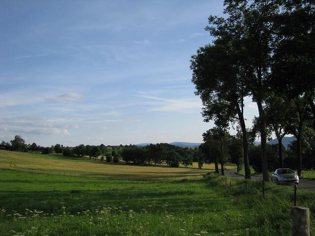 Blick zum Fichtelberg von der Höhe bei Großrückerswalde