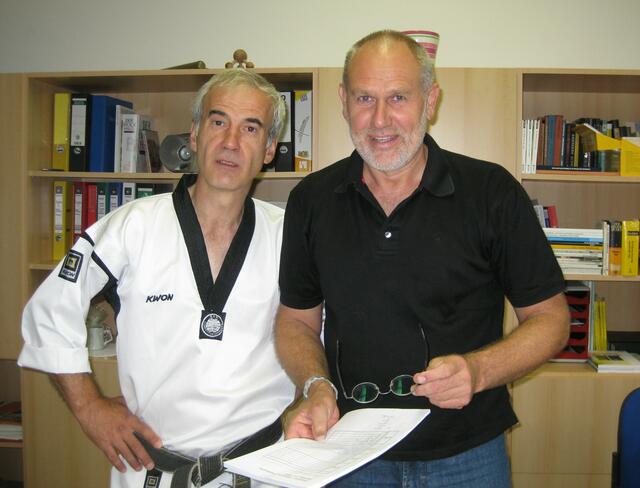 Großmeister Ali mit Rektor Ernst Lumper