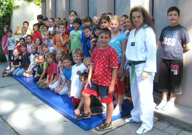 Gruppenfoto mit einigen Schülern