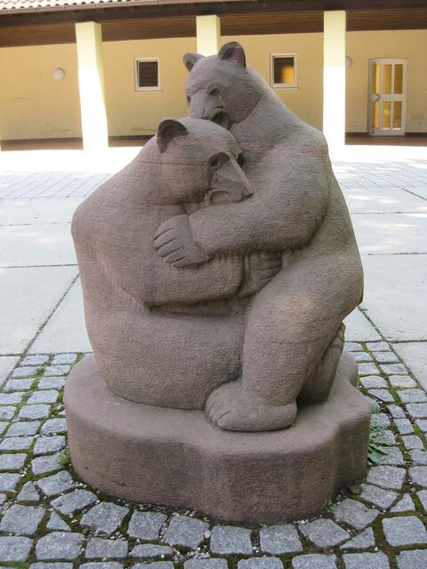 Das Meitinger Wappentier auf dem Grundschulhof