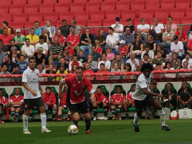 Jacek Krzynowek mit dem Ball.