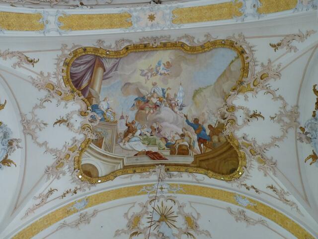 Deckenfresko im Chor: Hl. Rasso als Patron der Notleidenden