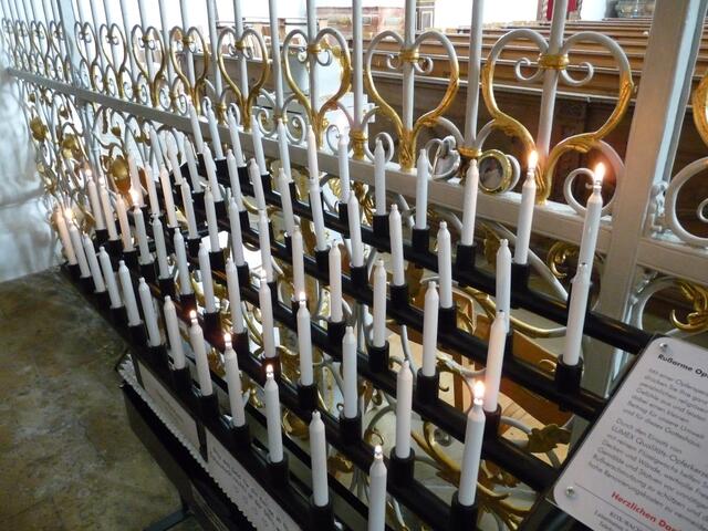 Kerzen, die rußarm brennen - Füllung ist ein besonderes flüssiges Wachs