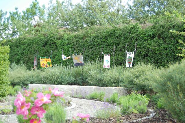Fahnen im Erinnerungsgarten | Foto: (Kinderhospiz)