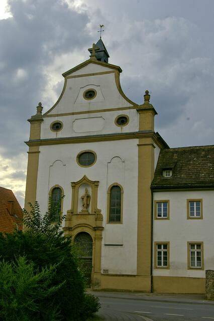 ehemaliges Klostergebäude, heute u.a. von der Bücherei genutzt