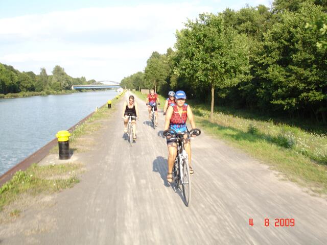 Rasante Fahrt am Kanal