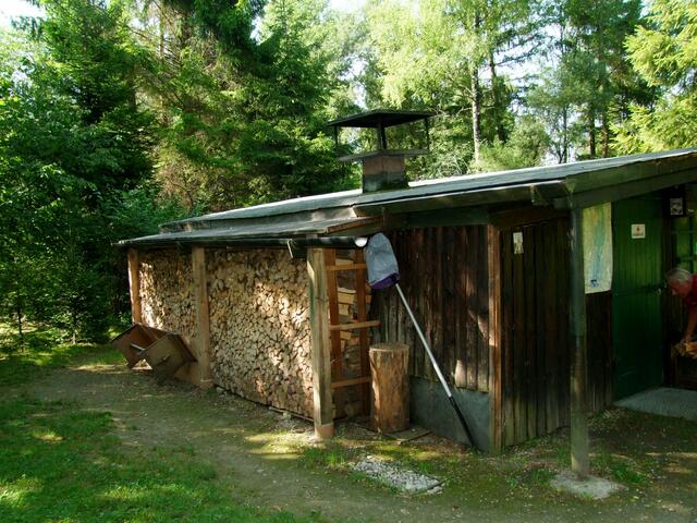 Viel Holz "hinter" der Hüttn ...