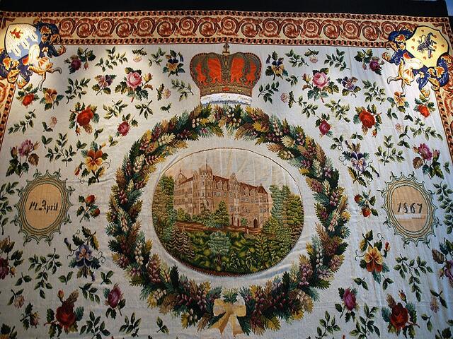 Teppich mit Schloss - zu schade für den Fußboden ... >>>