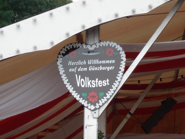 .. in so "herzlicher" Form werden an allen Zufahrtsstraßen nach Günzburg die Gäste begrüßt ..