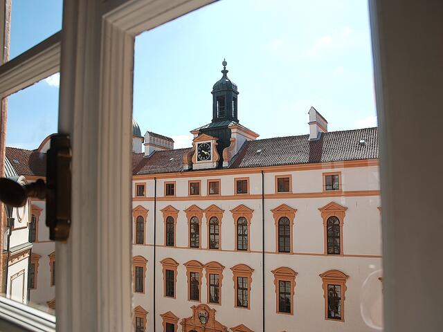 Blick in den Innenhof des Schlosses