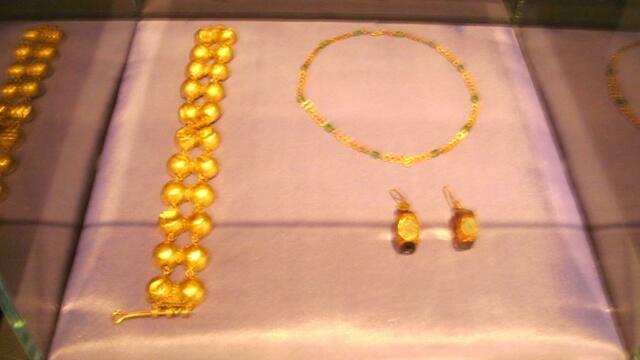 Goldschmuck; Halsketten & Ringe