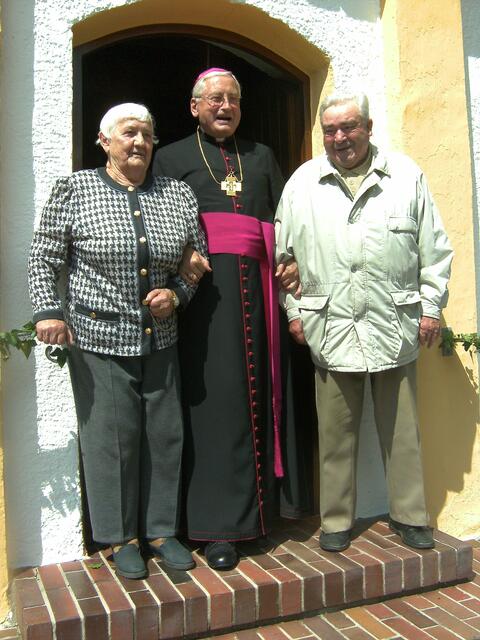 Bischof Mixa mit den Mesnern vereint