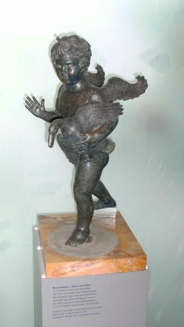 Brunnenfigur (Putte) in Luxusgärten v. Pompeji
