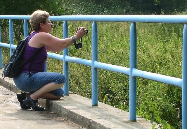 ... es ist tief, und nur mit allerbestem "Gitterschutz" darf man sich ihm nähern ...