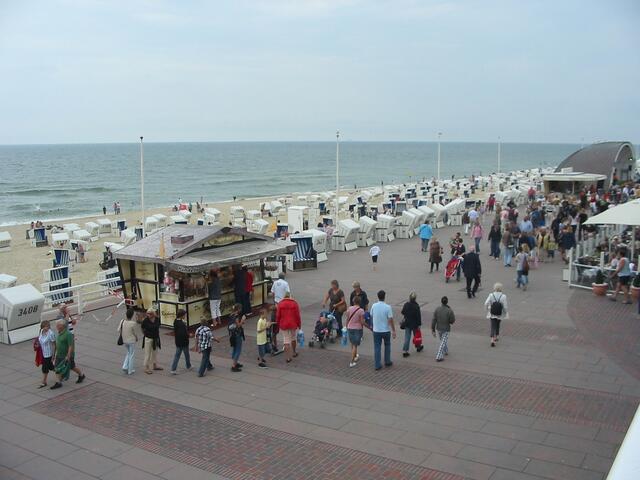 Am Westerländer Strand: Wer an den Strand will muss bezahlen...
