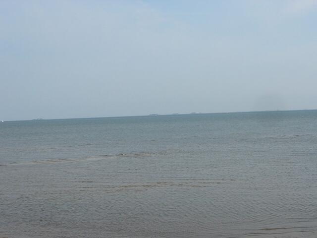 Nord See(h) mit 3 Warften im Hintergrund