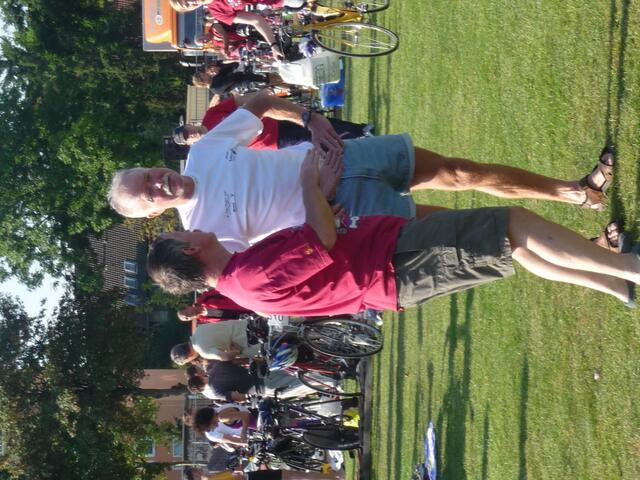 Vor dem Start beim 23. Celler Triathlon: Hartmut Jung (Otze) und Achim Bloch aus Burgdorf