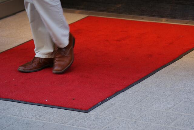 Roter Teppich für die lieben Kunden