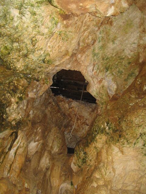 Oben der 1. Durchbruch zur Höhle