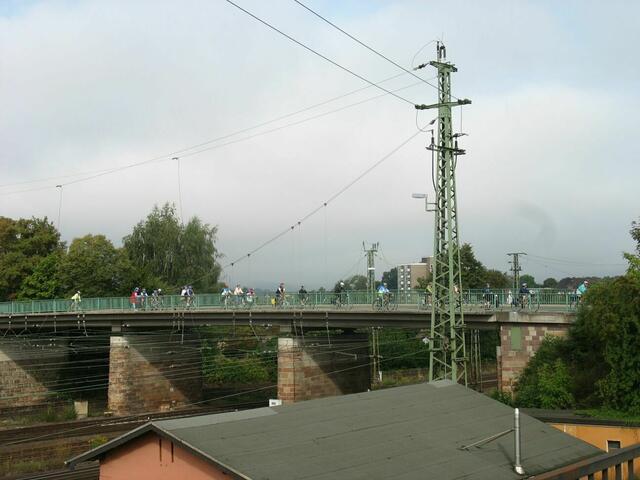 Brücke über die Gleise