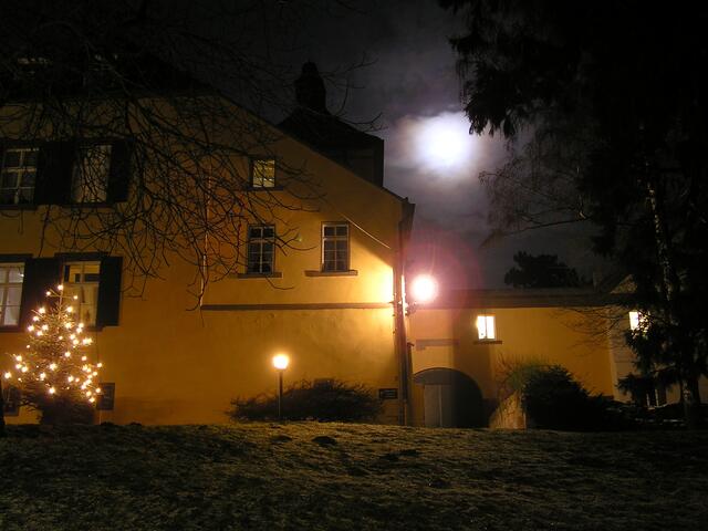 . . . und beleuchtet