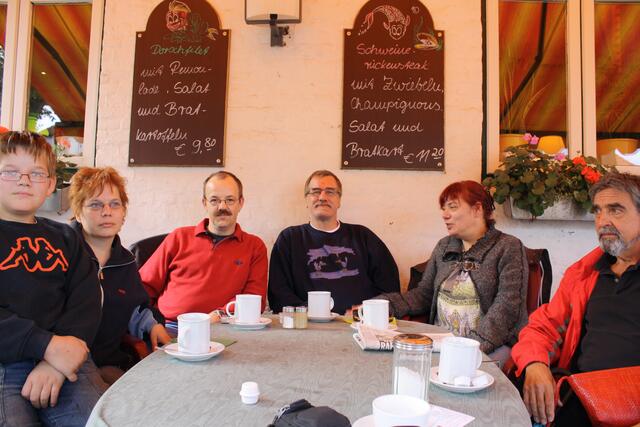 v.l.n.r. : Dennis, Petra, Angelo, Chris, Babs und der Mann von Chris Tiane (Sorry, ich habe den Namen vergessen). Und hinter der Kamera: Chris Tiane