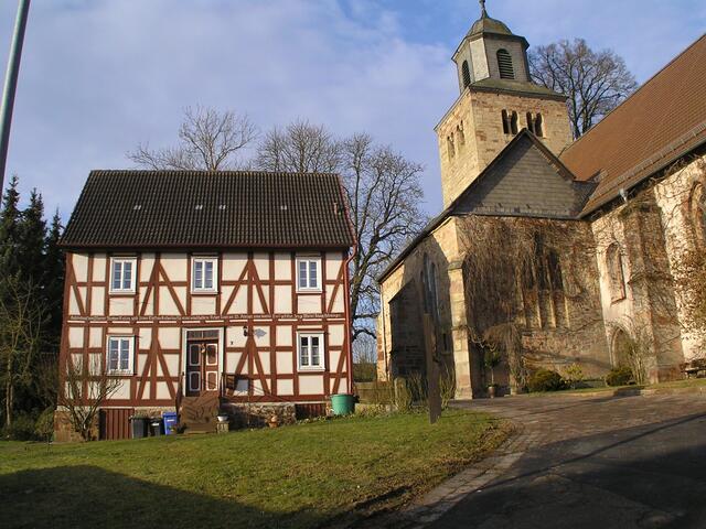 Netze - Pfarrhaus und Kirche