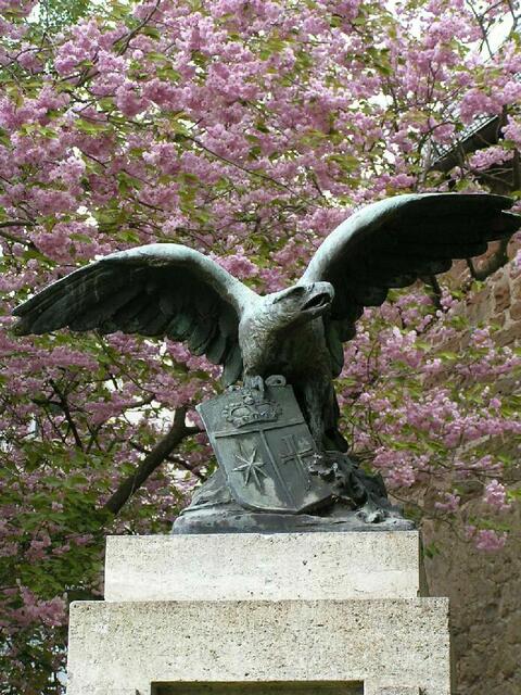 Adler auf dem Denkmal für die Gefallenen der Kriege in Sachsenhausen