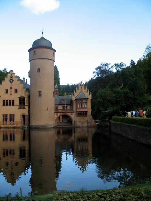 Mespelbrunn im Wasser